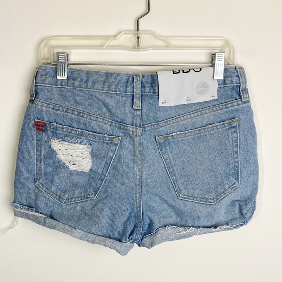 NWT UO BDG High Rise Distressed Mom Shorts Size 26 - Picture 2 of 5